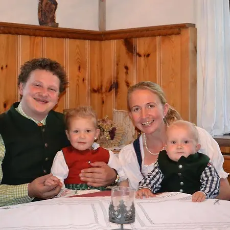 瓦豪富尔堡尔恩豪富巴姆比豪富酒店